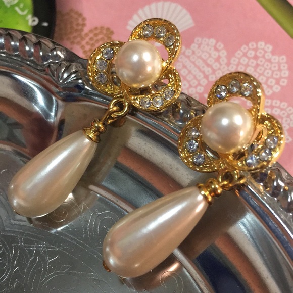 🆑🫧 CLEARANCE!🏷️ Vintage Floral & Faux Pearl w/ swarovski Earrings - Picture 12 of 16